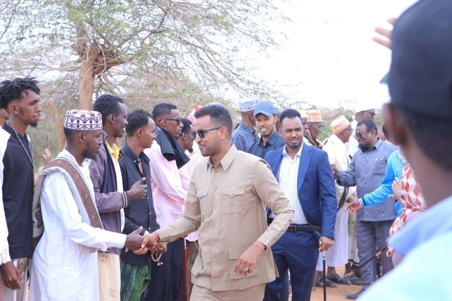 Wasiirka Warfaafinta iyo Isgaarsiinta oo Hoggaaminaya Wafti Shaqo oo Gaarey Dharkeyn Geenyo